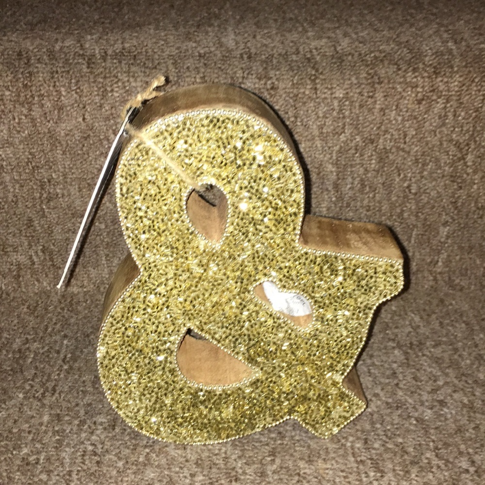 ✨ NWT Casa Decor Beaded Wooden “&” Sign